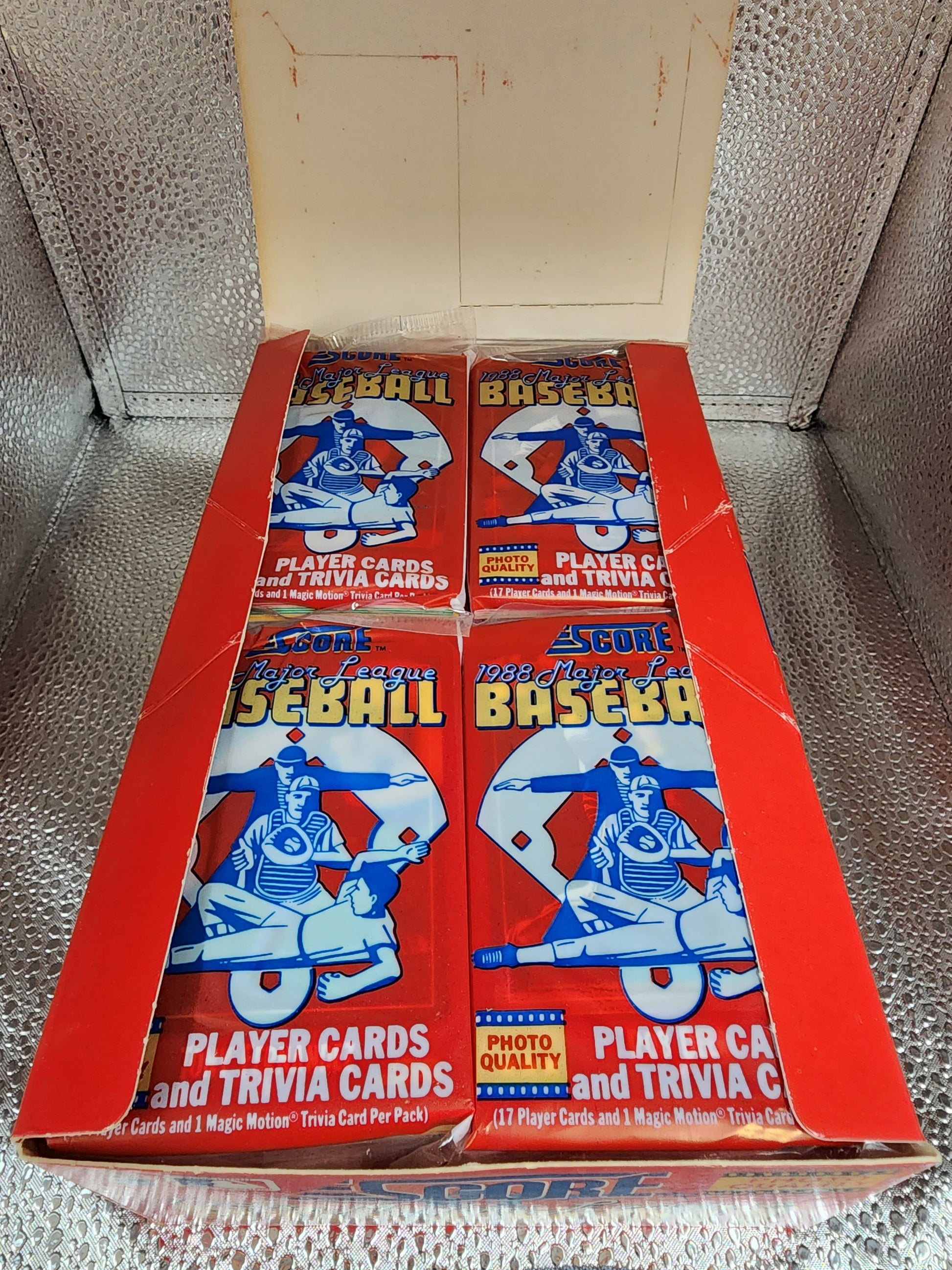 3 boîtes complètes de cartes de baseball et de hockey des 3 boîtes complètes de cartes de baseball et de hockey des