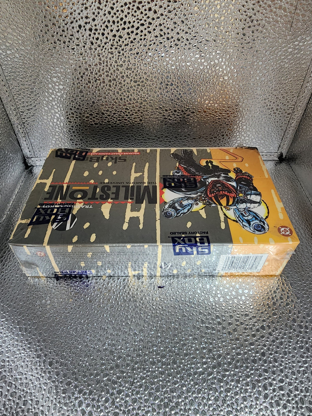 1993 DC Milestone The Dakota Universe Trading Cards Skybox 36 Packs Sealed MINT