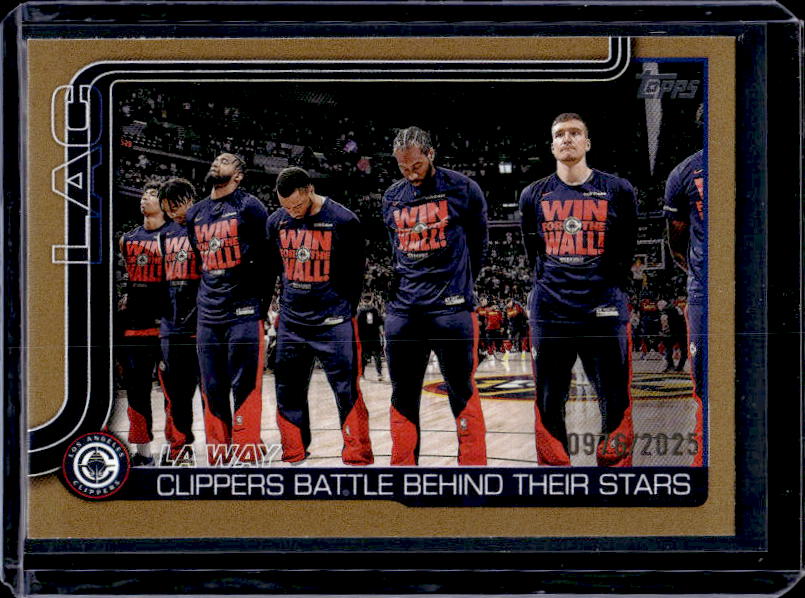 2025-26 Topps #292 LA Way: Clippers Battle Behind Their Stars Gold #/2025