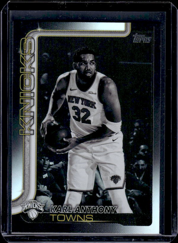 2025-26 Topps #19 Karl-Anthony Towns Blackout
