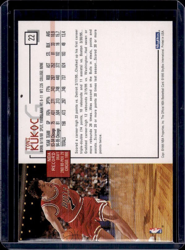 1995-96 Hoops #22 Toni Kukoc